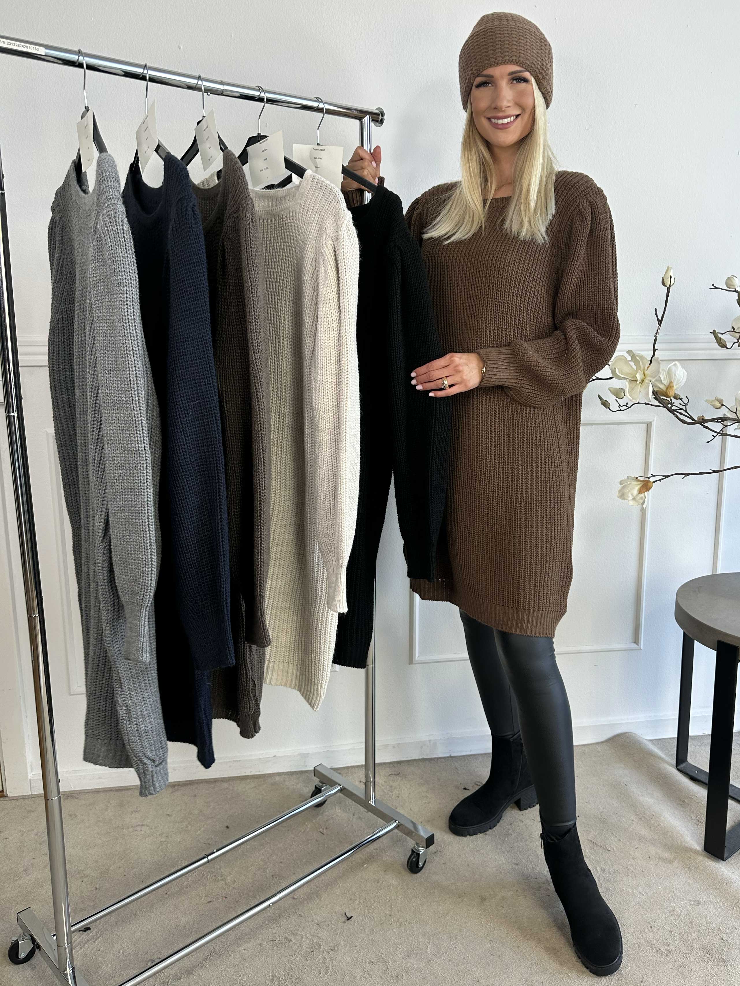 Dajana - Sød strikkjole med ballonærmer